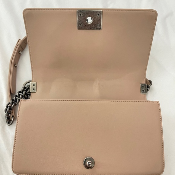 Chanel Boy Flap Bag Chevron Lambskin Old Medium - Picture 11 of 14